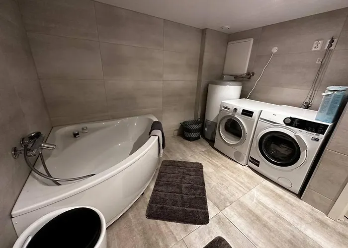 Basement With Parking Апартаменты